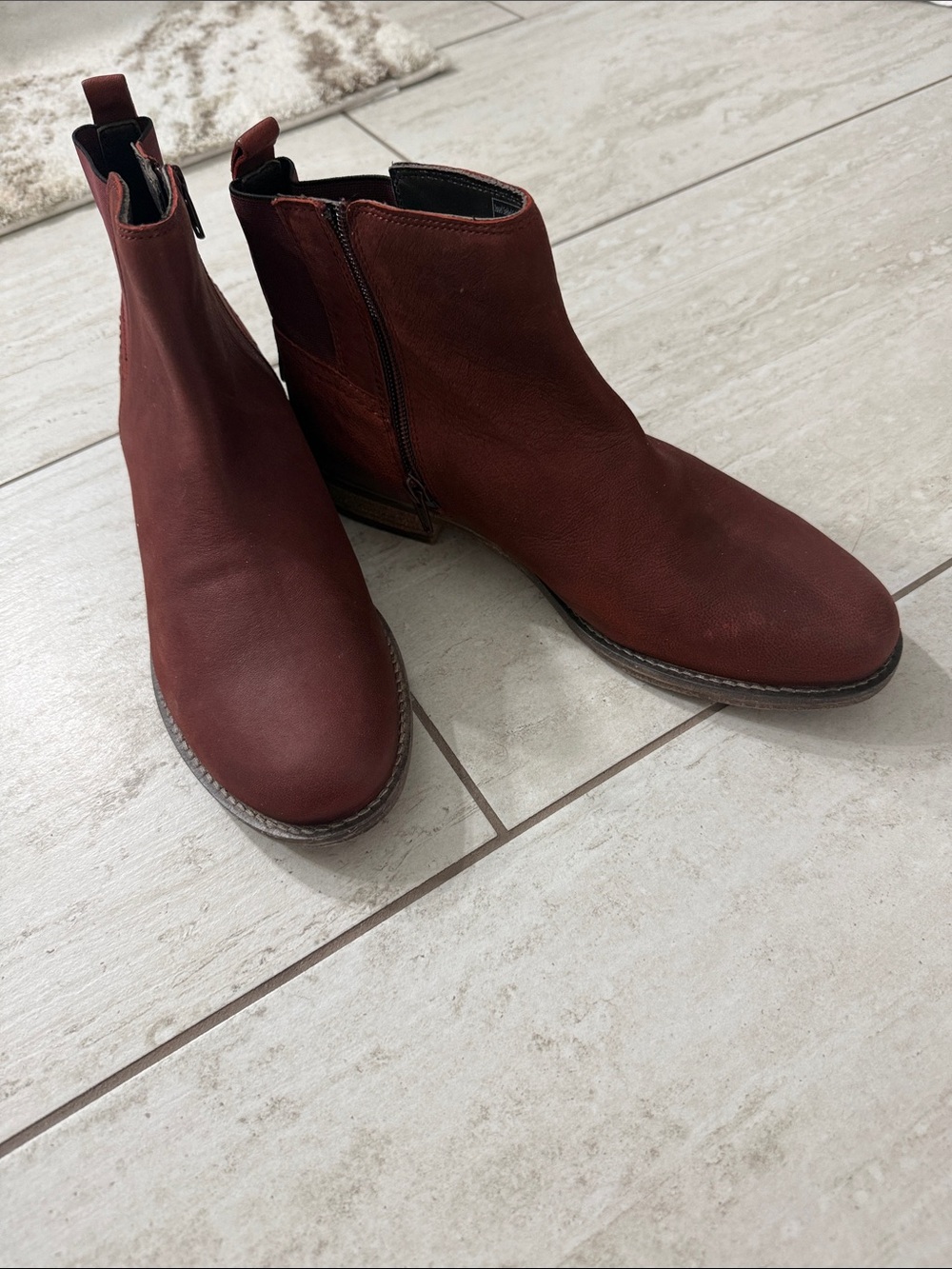 Josef Seibel ladies Oxblood Leather Chukka Boots with Side Zip size 9 or 40. New
